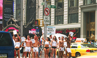 Lịch sử phát triển của chiếc quần lót nam - National Underwear Day 2003